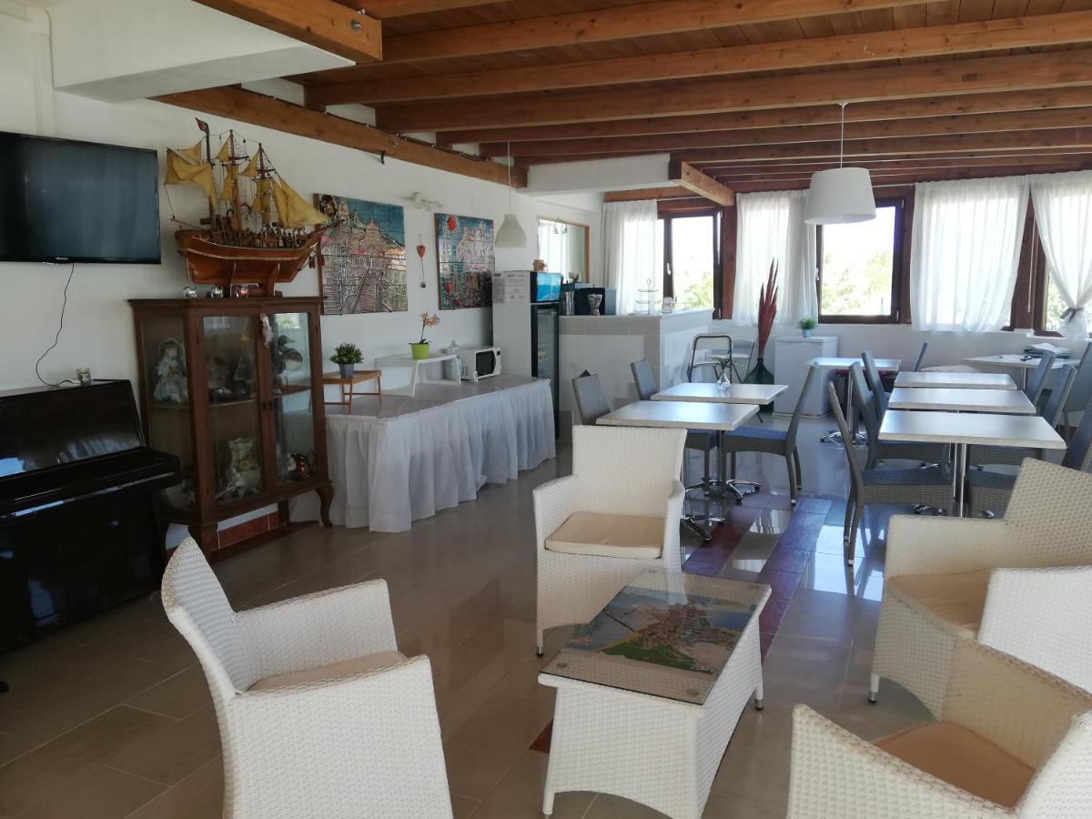 B&B Palazzo Manfredi Vieste, Fronte Mare Con Parcheggio Exterior photo