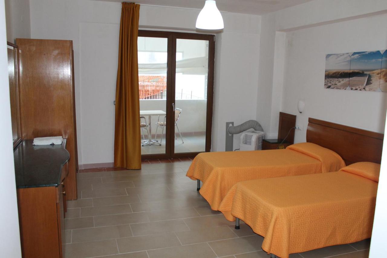 B&B Palazzo Manfredi Vieste, Fronte Mare Con Parcheggio Exterior photo
